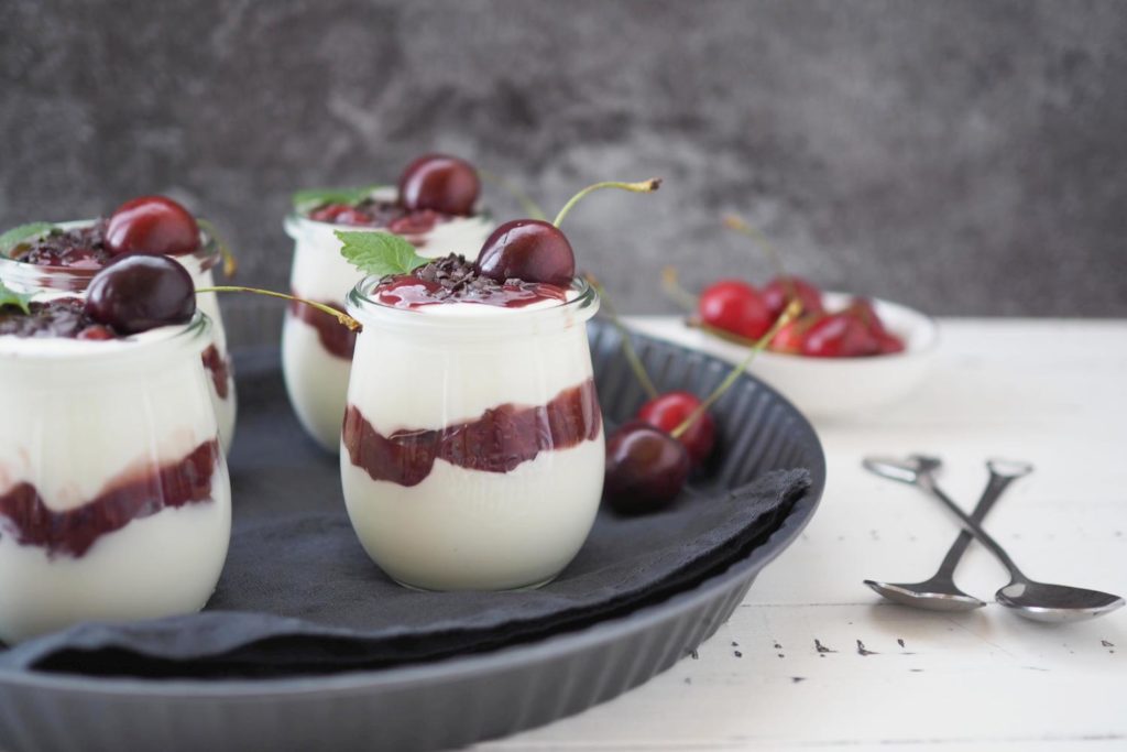 blitzschnelles-schwarzwaelder-kirsch-dessert-ohne-alkohol-protein