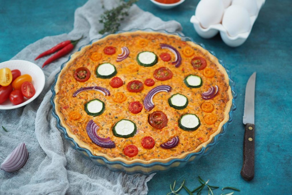 Herbstliche Gemüse-Quiche mit Ajvar (gerne pikant) - Wiewowasistgut