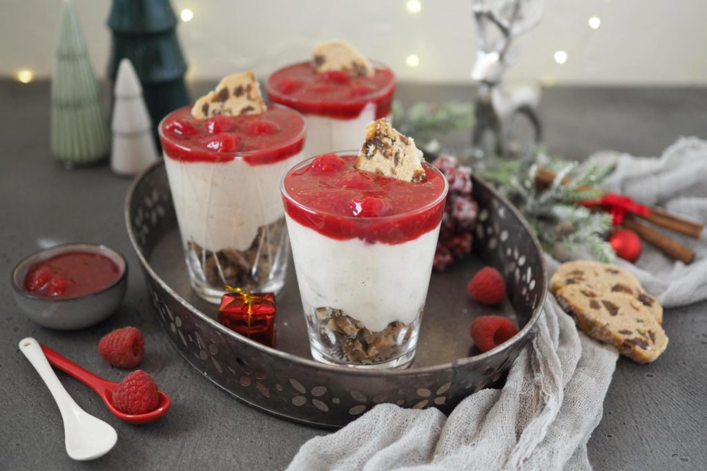 15-minuten-adventsdessert-stollen-trifle-mit-heissen-zimt-himbeeren