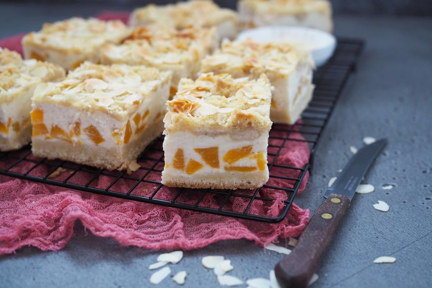 Pfirsich-Käsekuchen vom Blech mit Streuseln - Wiewowasistgut