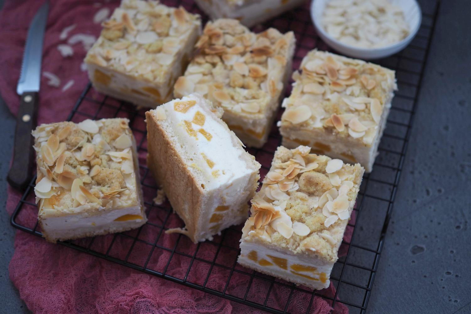 Pfirsich-Käsekuchen vom Blech mit Streuseln - Wiewowasistgut