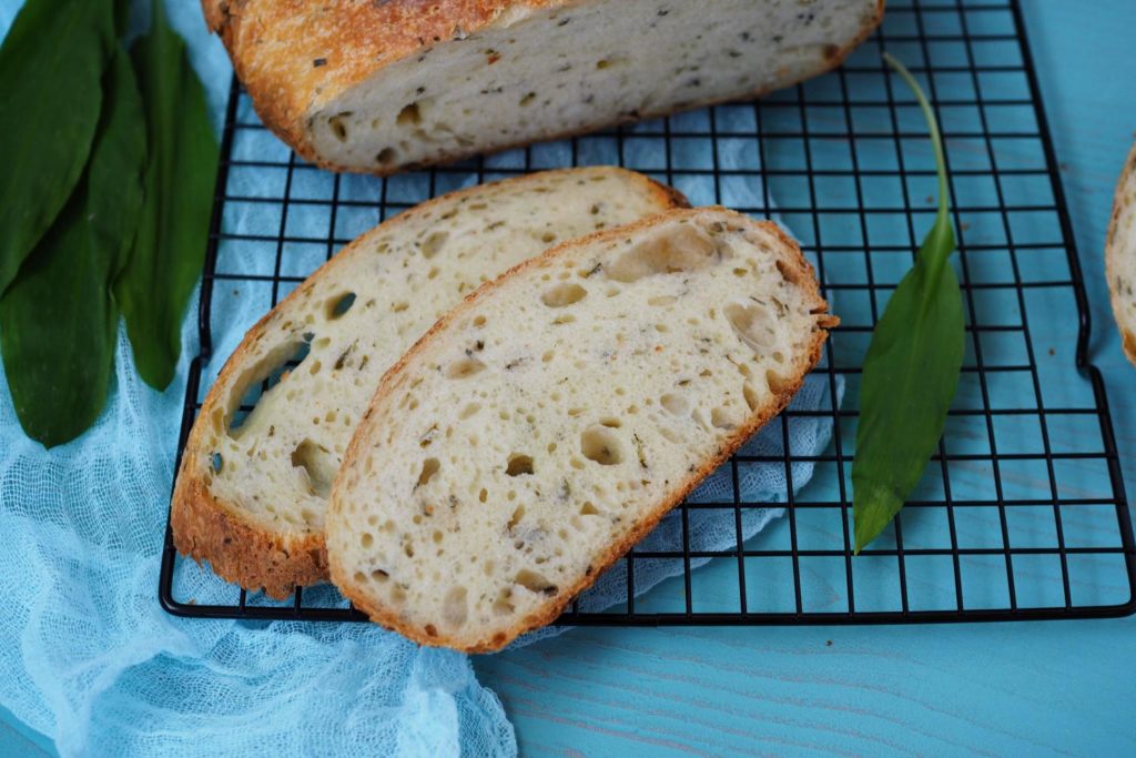 baerlauchbrot-mit-wenig-hefe-uebernachtgare-brot-baerlauch