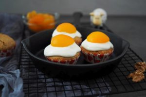 ostern-spiegelei-muffins-karotten-walnuss