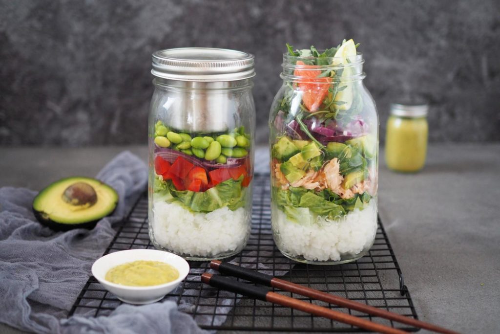 schichtsalat-sushi-to-go-mit-avocado-grapefruit-dressing-meal-prep