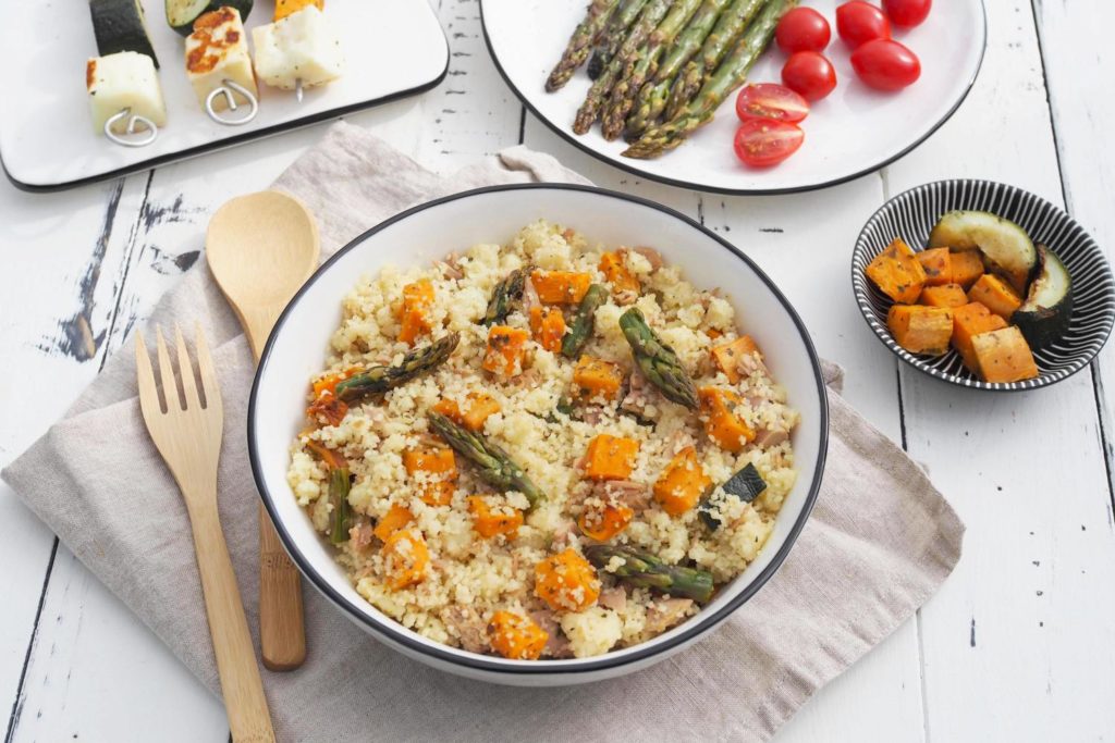 couscous-salat-mit-grill-gemuese-suesskartoffel-halloumi-spiesse