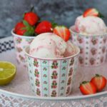 joghurteis-limette-erdbeeren
