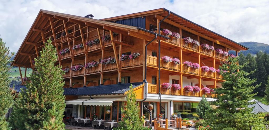 bad-moos-dolomites-spa-resort-eine-wohlfuehloase-im-naturpark-drei-zinnen-suedtirol