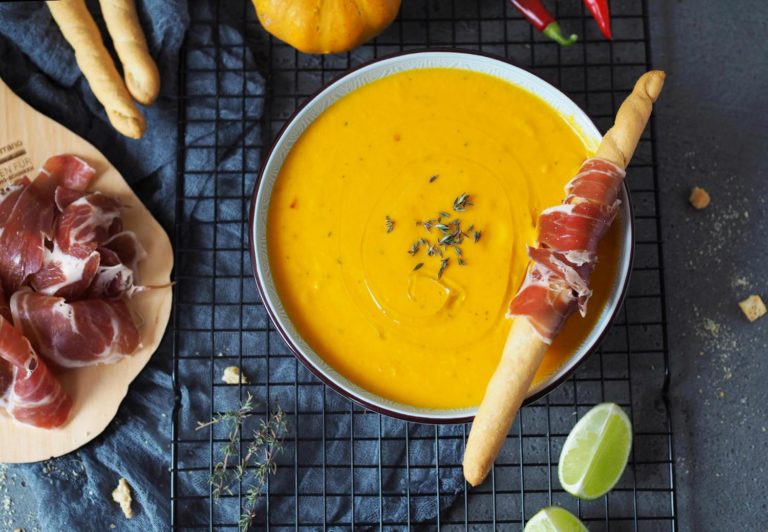 Pikante Kürbissuppe (mit Geheimzutat) - Wiewowasistgut