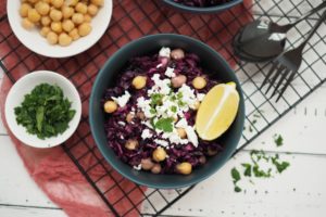 rotkohl-kichererbsen-salat-mit-fruchtigem-dressing-meal-prep