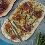 spargel-flammkuchen-mit-serrano-schinken