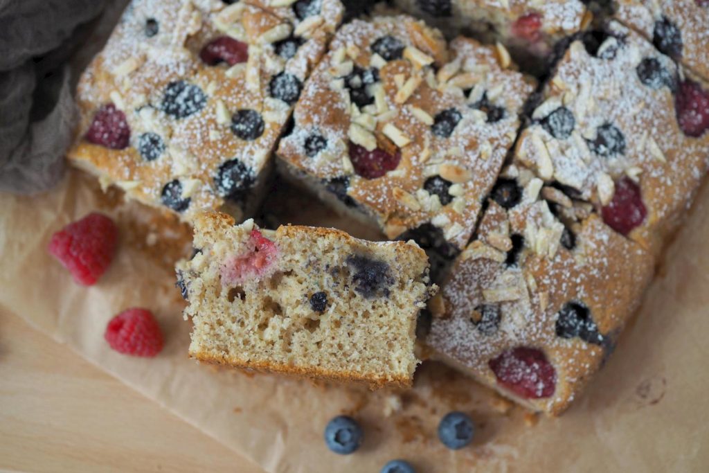 beeren-nusskuchen-tonkabohne-schnell-kuchen