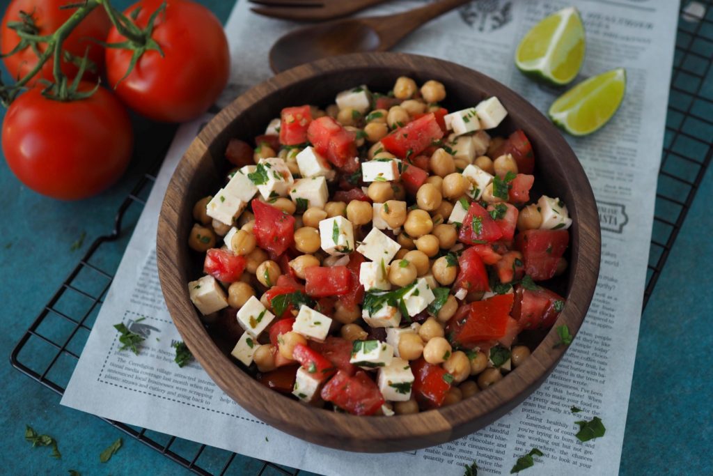 proteinreicher-saettigender-kichererbsen-salat