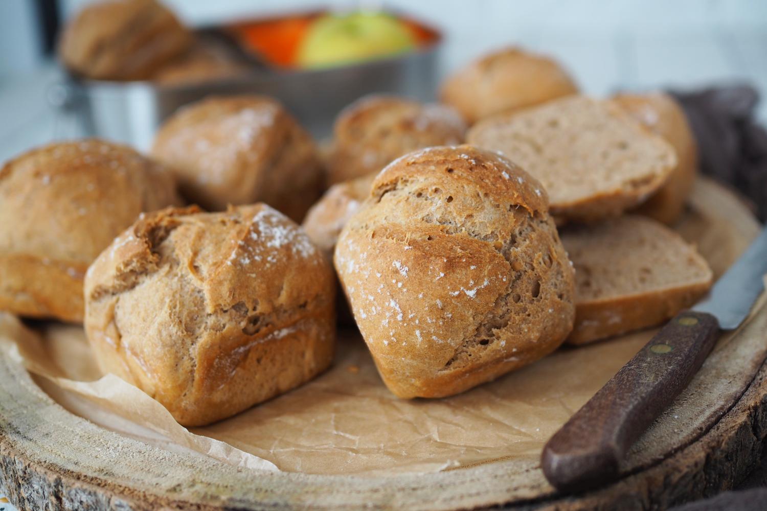Vollkorn-Mini-Brötchen mit Übernachtgare - Wiewowasistgut