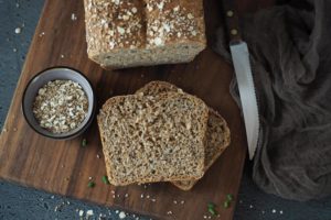 kerniges-dinkel-vollkornbrot-mit-saaten