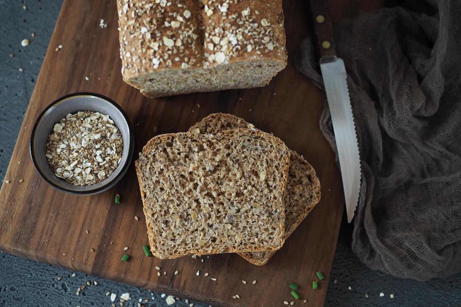 Kerniges Dinkel-Vollkornbrot mit Saaten - Wiewowasistgut