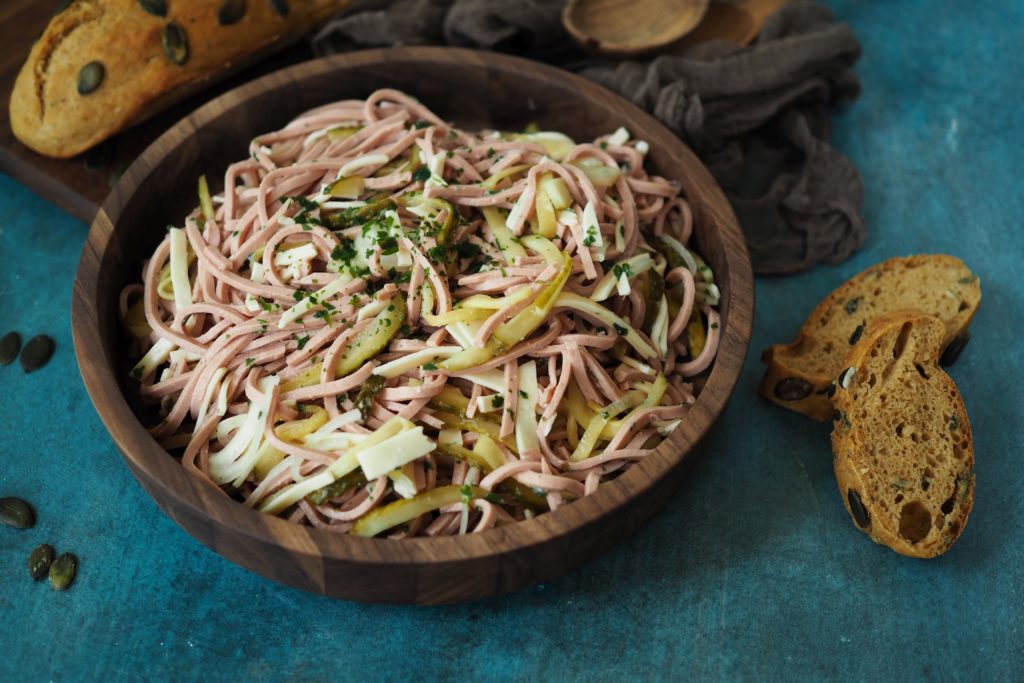 Selbstgemachter Schweizer Wurstsalat