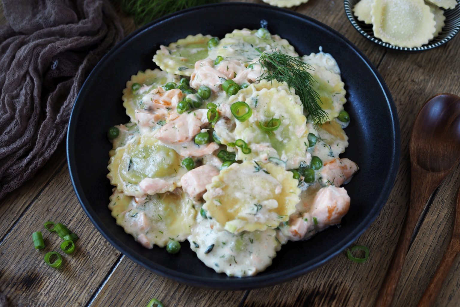 15-Minuten One-Pot Tortellini mit Lachs - Wiewowasistgut 15-Minuten One-Pot Tortellini mit Lachs - Wiewowasistgut