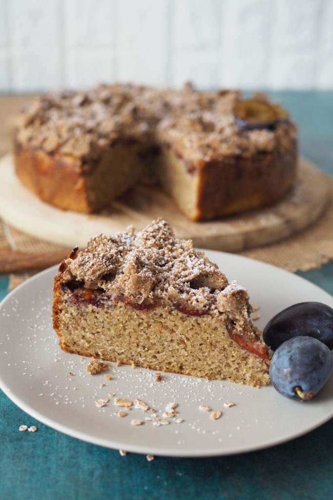 nussiger-zwetschgenkuchen-mit-haferflocken-zimtstreusel