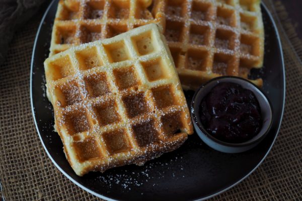 Joghurt-Waffeln zum Frühstück (zuckerfrei) - Wiewowasistgut Joghurt-Waffeln zum Frühstück (zuckerfrei) - Wiewowasistgut
