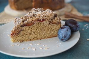 nussiger-zwetschgenkuchen-mit-haferflocken-zimtstreusel