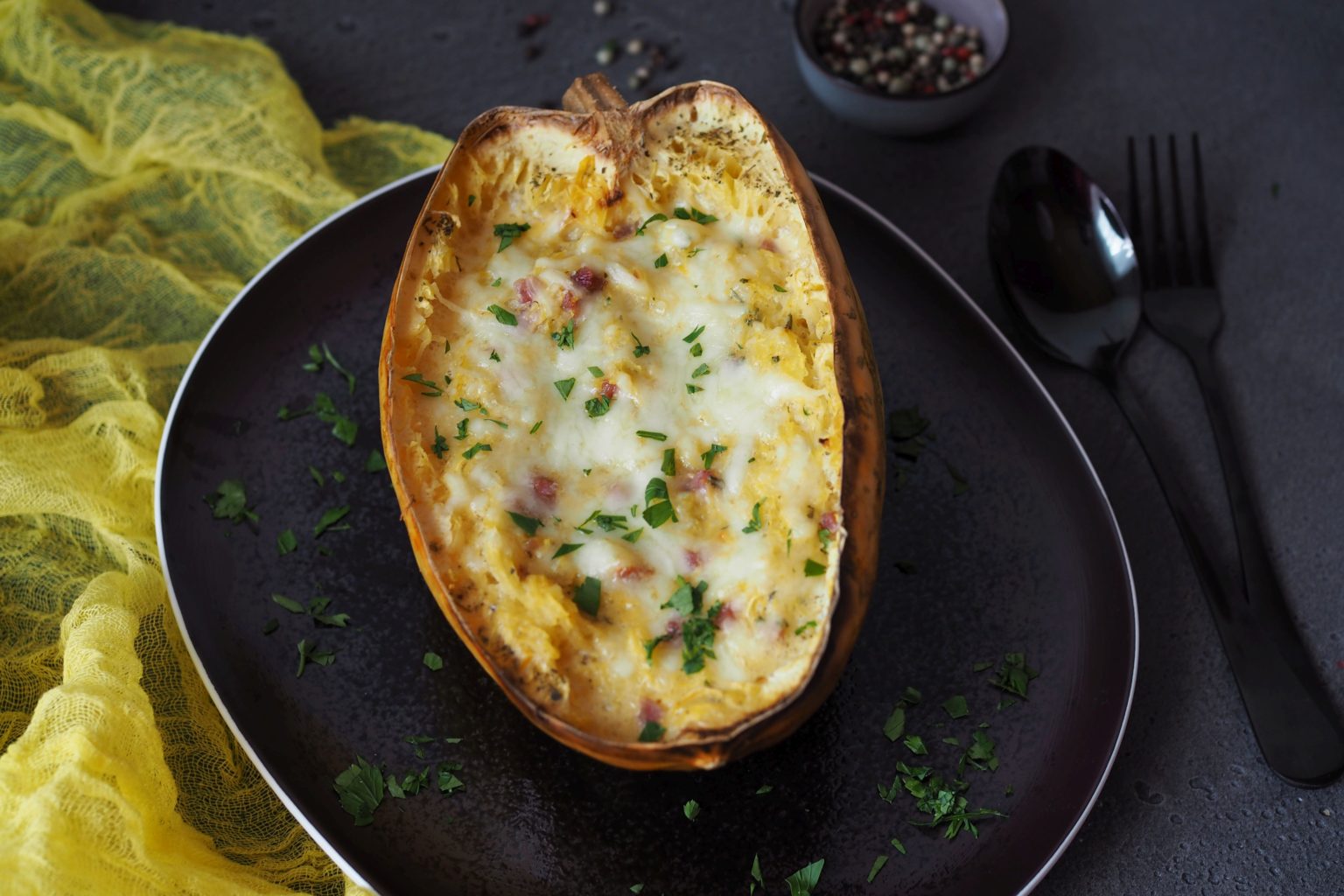 Kürbis mit Feta aus der Heißluftfritteuse (oder Backofen) - Wiewowasistgut