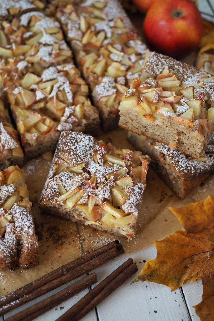 saftiger-nuss-joghurtkuchen-mit-apfel