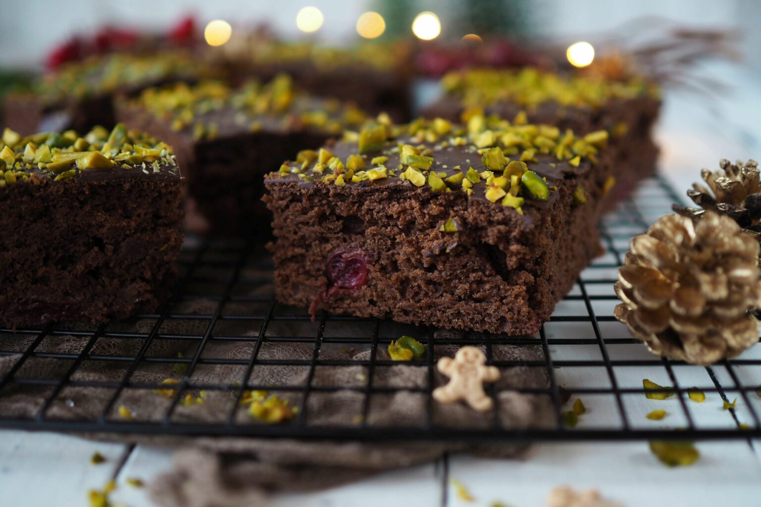 Lebkuchenschnitten mit Zimtkirschen - Wiewowasistgut