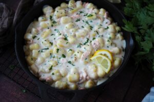 one-pot-gnocchi-lachs-pfanne