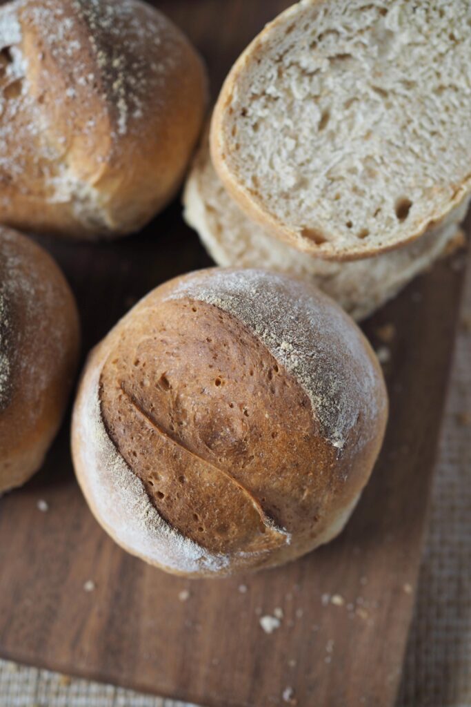 vollkorn-olivenoelbroetchen-mit-dinkelmehl