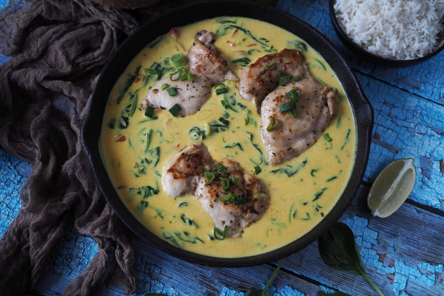 Limetten-Kokos-Hähnchen mit Spinat - Wiewowasistgut