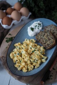 protein-fruehstueck-ruehrei-mit-huettenkaese