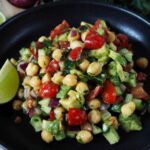 Protein-kichererbsen-avocadosalat-senfdressing