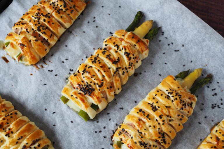 Spargel im Blätterteigmantel mit Schinken &amp; Käse - Wiewowasistgut