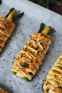 spargel-im-blaetterteigmantel-mit-schinken-kaese