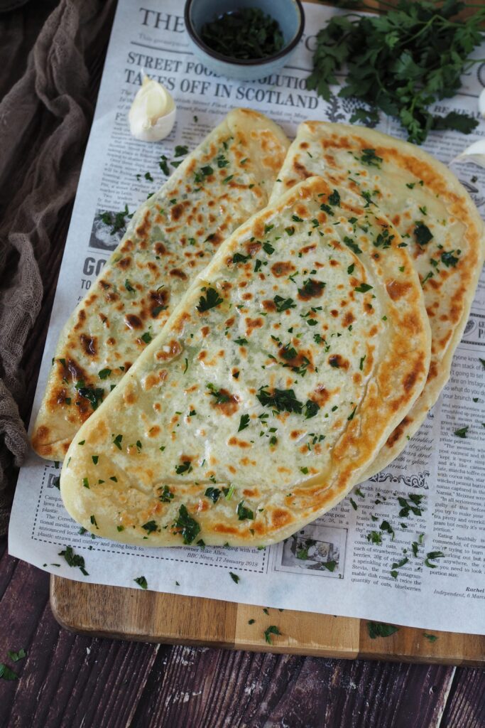 gefuellte-pfannen-brote-naan-knoblauch-kaese