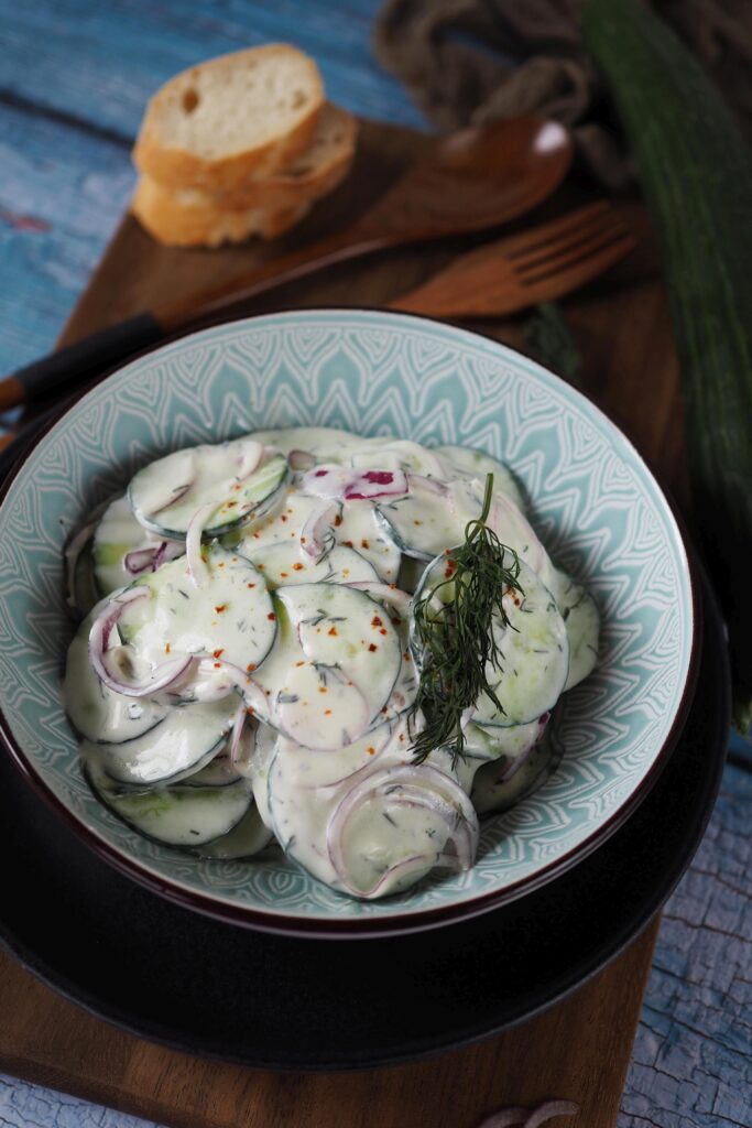 griechischer-gurkensalat-in-5-minuten