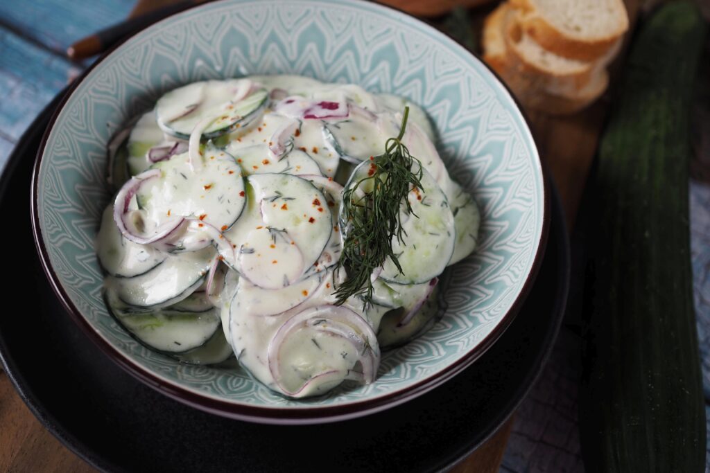 griechischer-gurkensalat-in-5-minuten