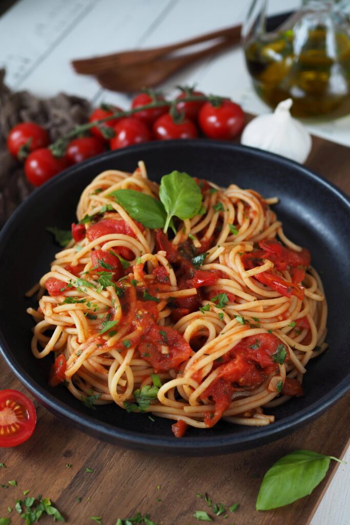 5-zutaten-knoblauch-tomaten-pasta