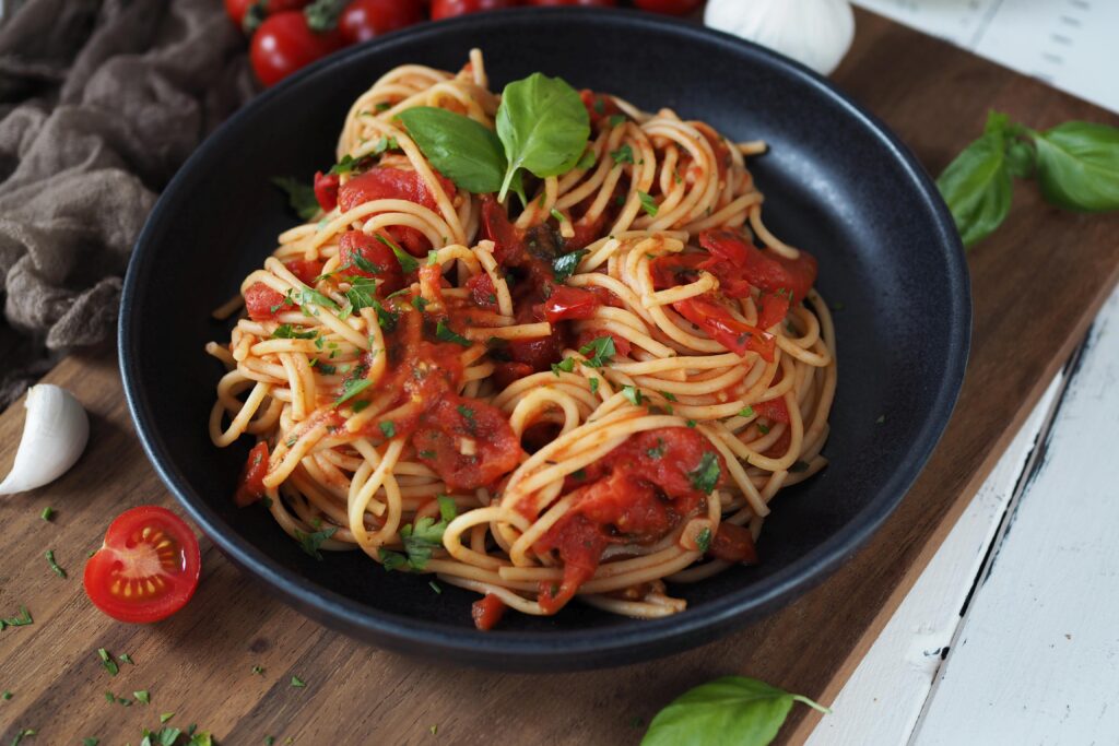 5-zutaten-knoblauch-tomaten-pasta