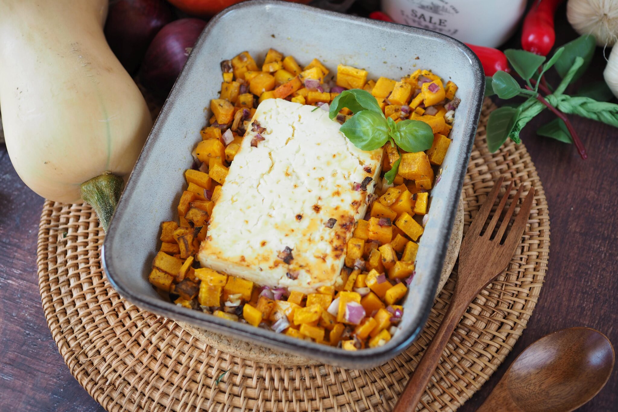 Kürbis mit Feta aus der Heißluftfritteuse (oder Backofen) - Wiewowasistgut