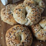 Brot, Bagels, Proteinrezept, Protein-Bagels, Brot backen, Proteinbrot, Magerquark, ohne Gehzeit, Proteinrezepte, TM 6, TM 5, TM 31, Thermomix, Rezepte, www.wiewowasistgut.com, selbstgemacht, Rezept, kostenlos,