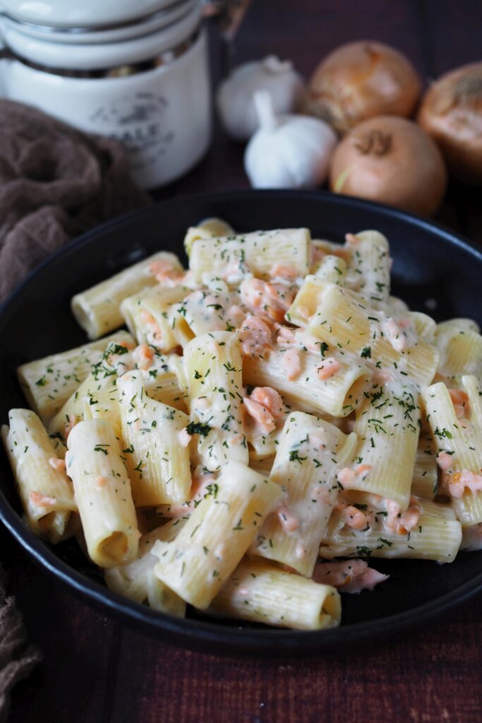 20-minuten-raeucherlachs-frischkaese-pasta