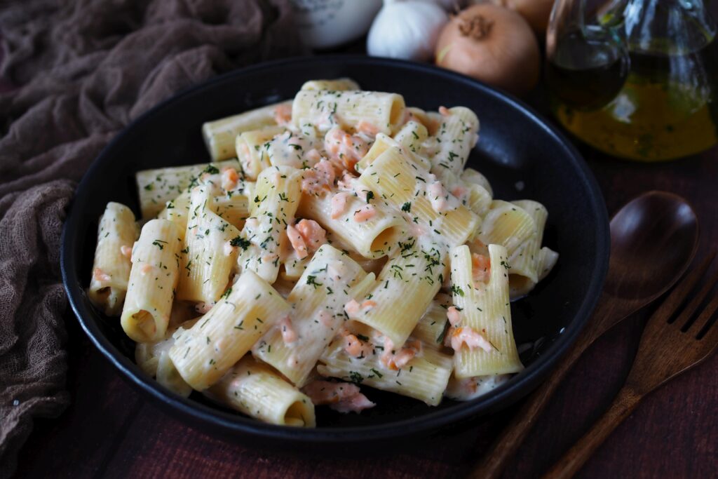 20-minuten-raeucherlachs-frischkaese-pasta