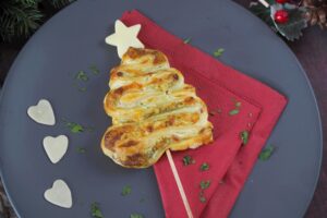 pesto-weihnachtsbaeume-als-deko-fuer-den-weihnachtsteller