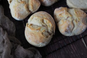 knusprige-kartoffelbroetchen-mit-uebernachtgare