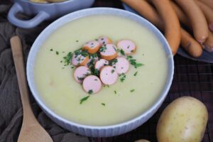 kartoffelsuppe-mit-wuerstchen-wie-von-oma