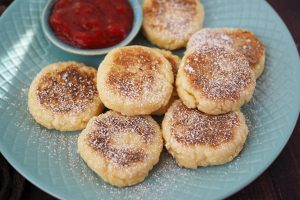 syrniki-quarkkuechlein-proteinreiches-fruehstueck