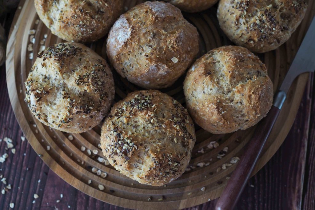 proteinreiche-dinkel-haferflocken-broetchen-ohne-gehzeit
