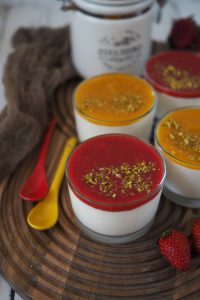 cheesecake-im-glas-mit-fruchttopping