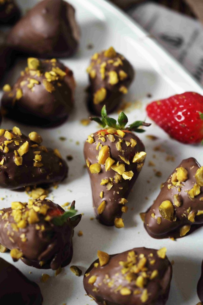 schoko-erdbeeren-mit-pistazien-selber-machen